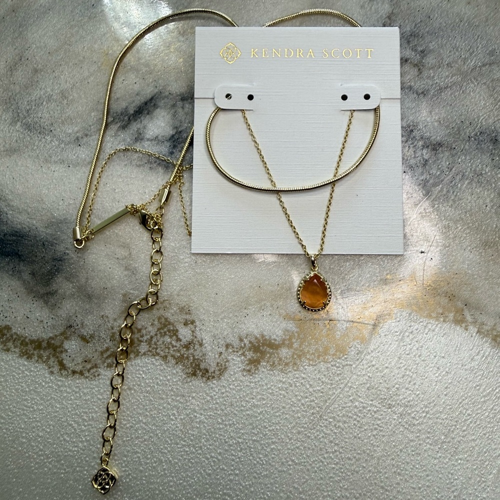 ✨ Kendra Scott Gold Layered Necklace Set – Amber Stone Pendant ✨ - Picture 2 of 3